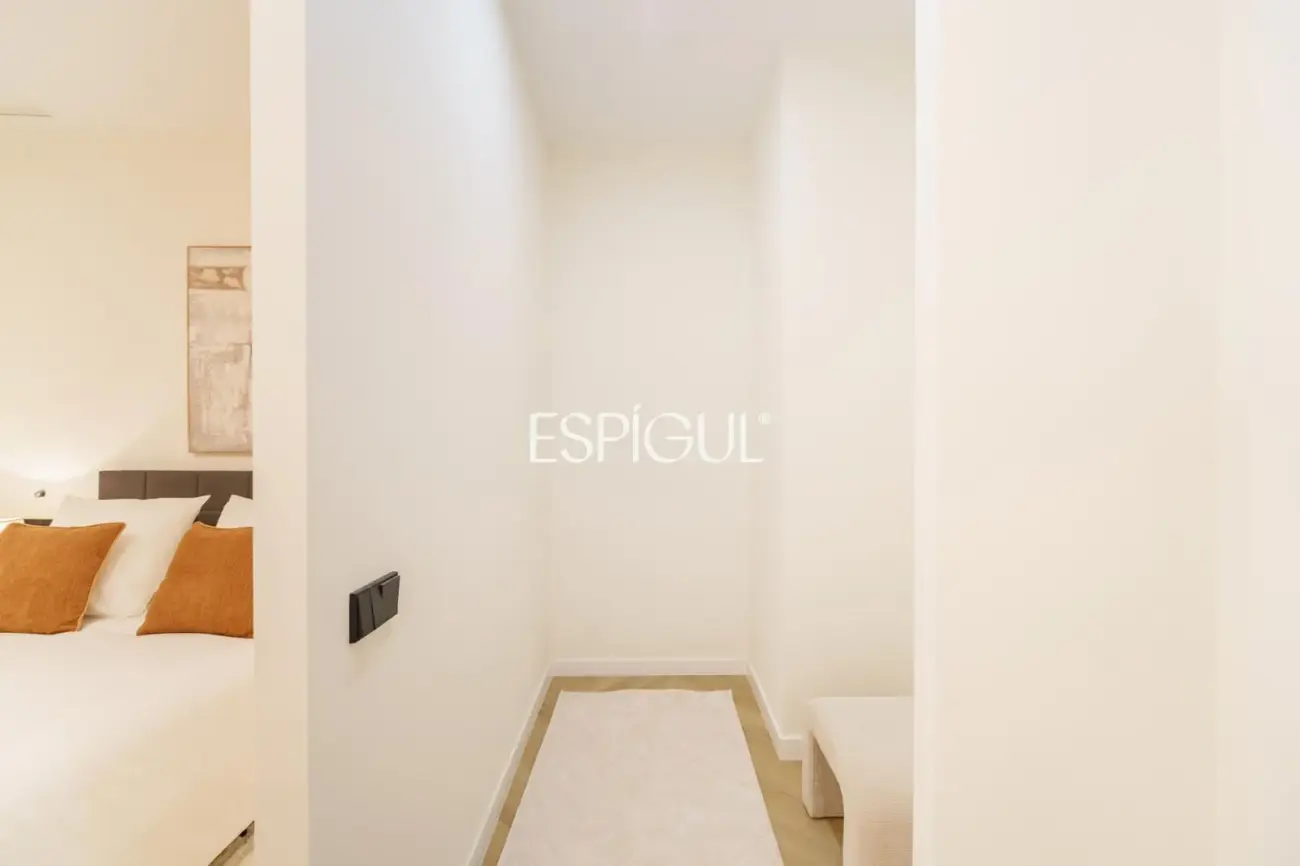 Exclusive Renovated Property for Sale on Carrer de Muntaner