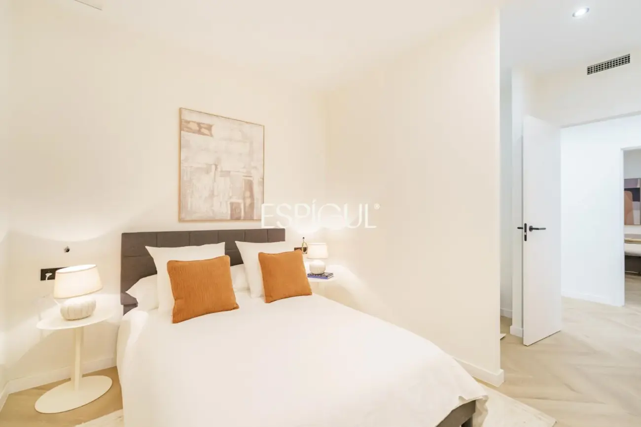 Exclusive Renovated Property for Sale on Carrer de Muntaner
