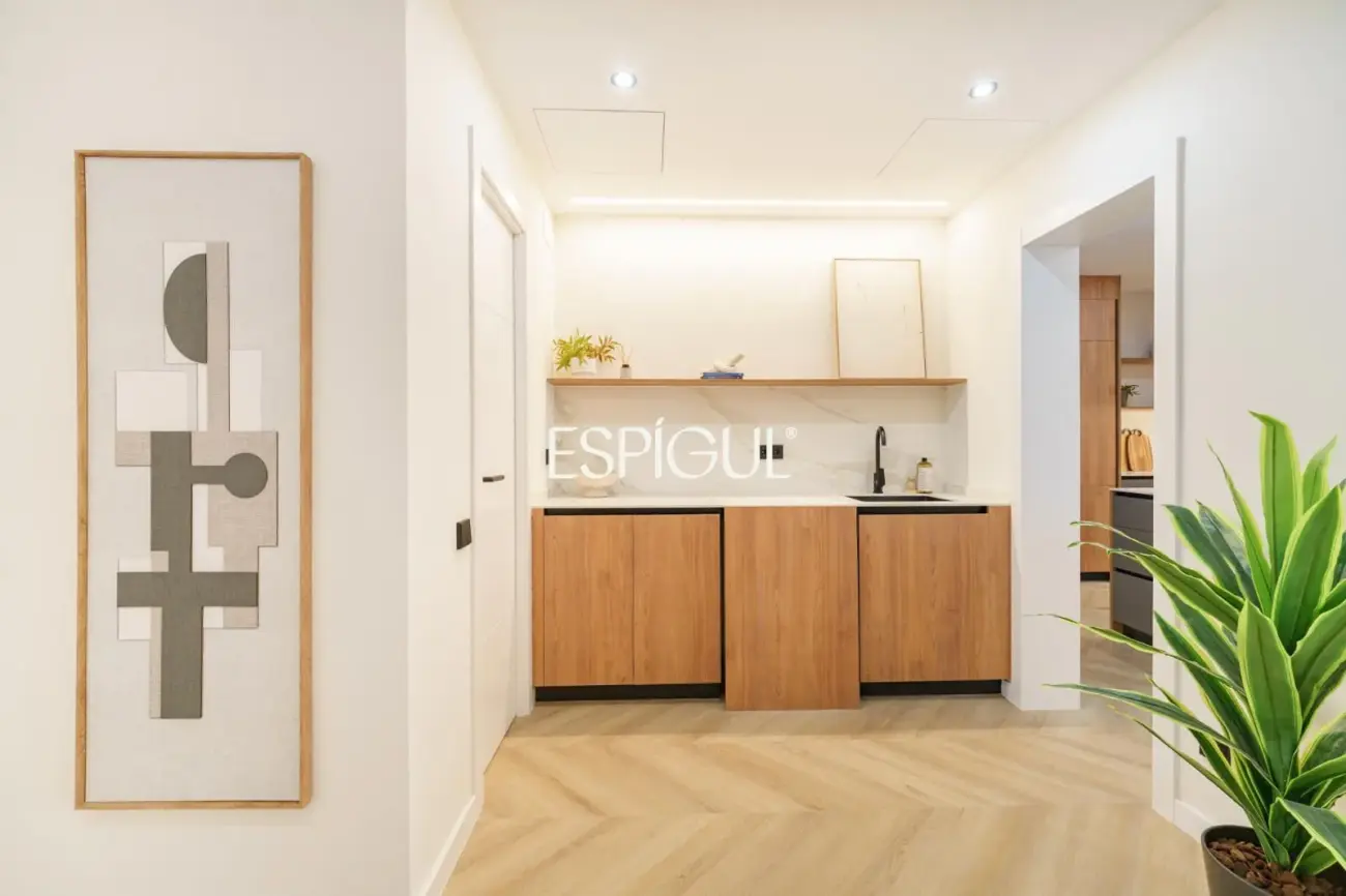 Exclusive Renovated Property for Sale on Carrer de Muntaner