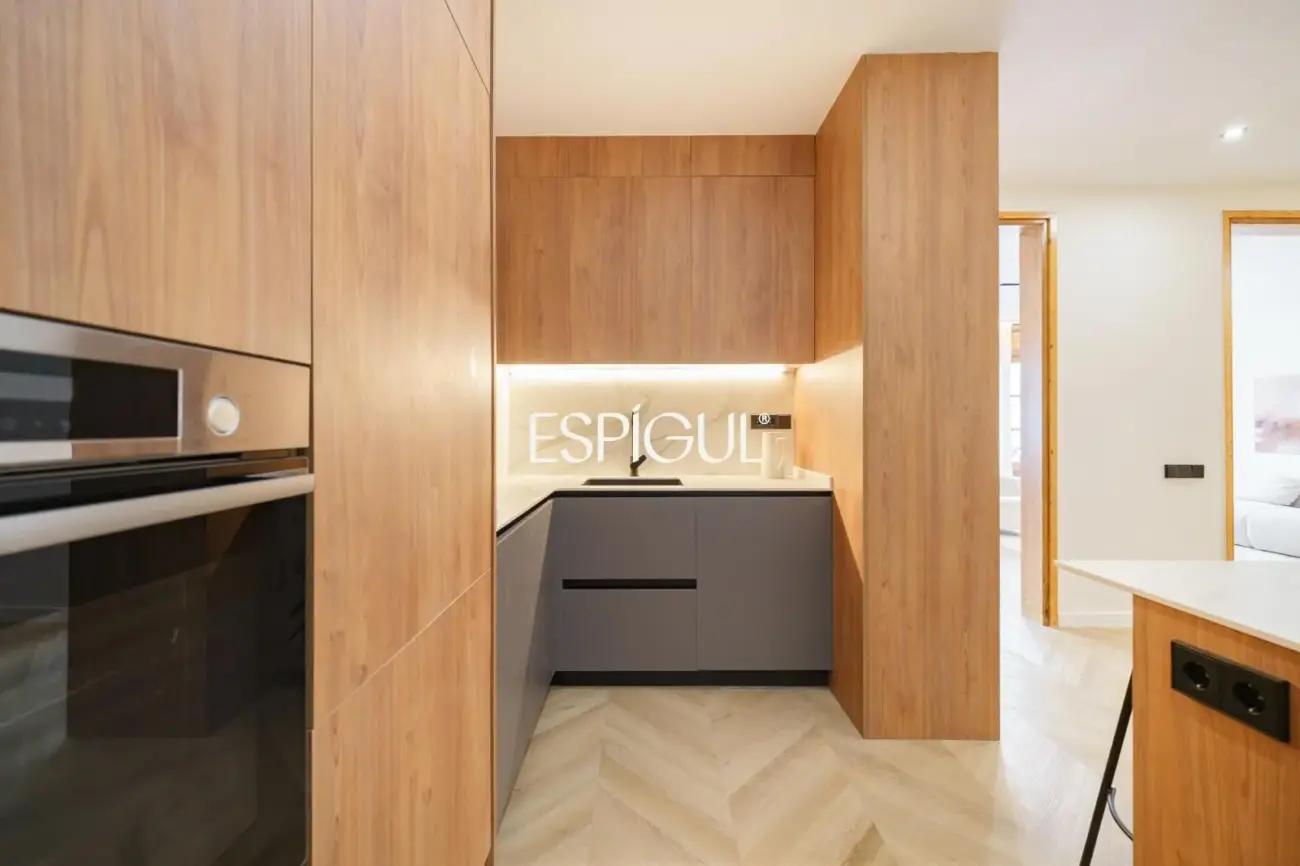 Exclusive Renovated Property for Sale on Carrer de Muntaner