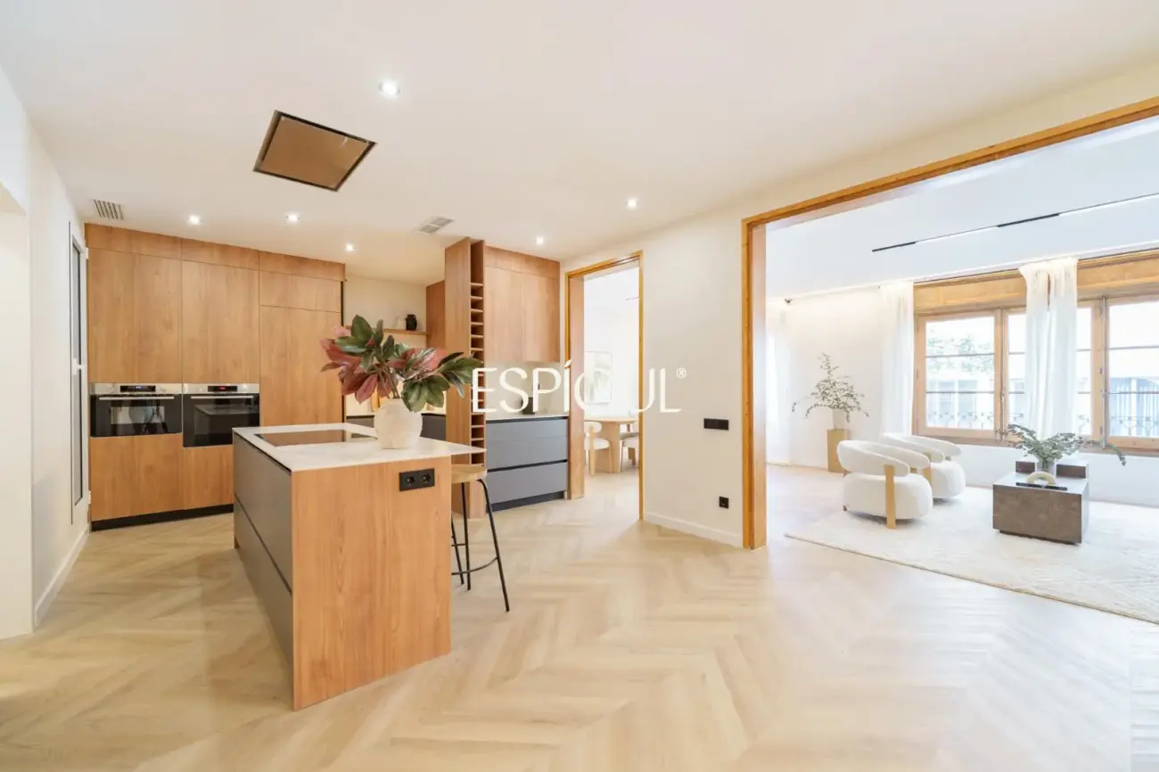 Exclusive Renovated Property for Sale on Carrer de Muntaner
