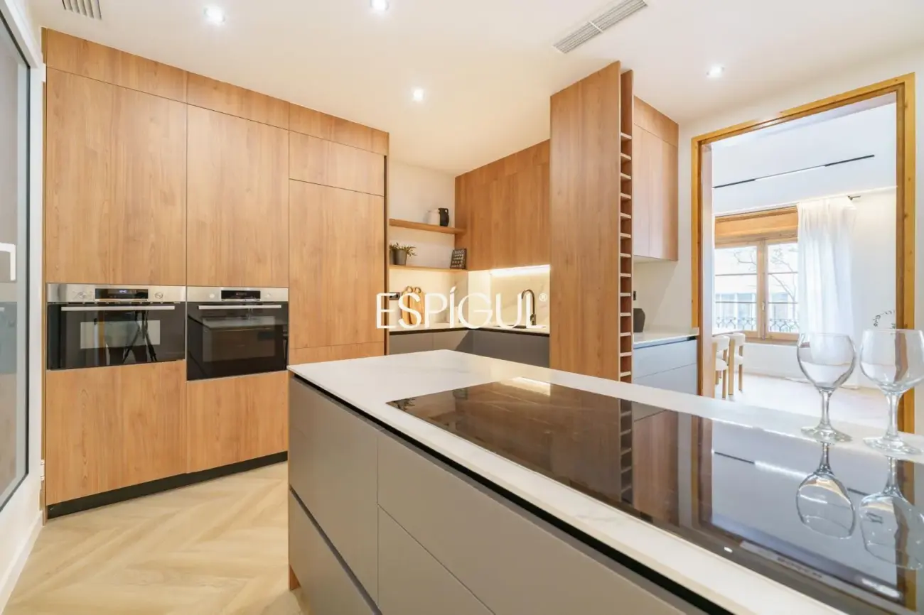 Exclusive Renovated Property for Sale on Carrer de Muntaner