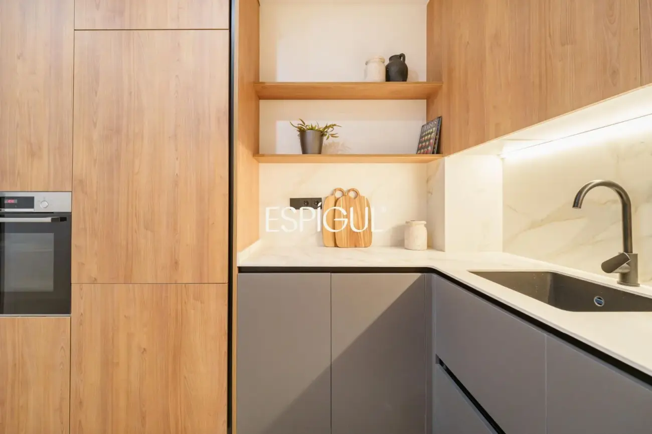 Exclusive Renovated Property for Sale on Carrer de Muntaner