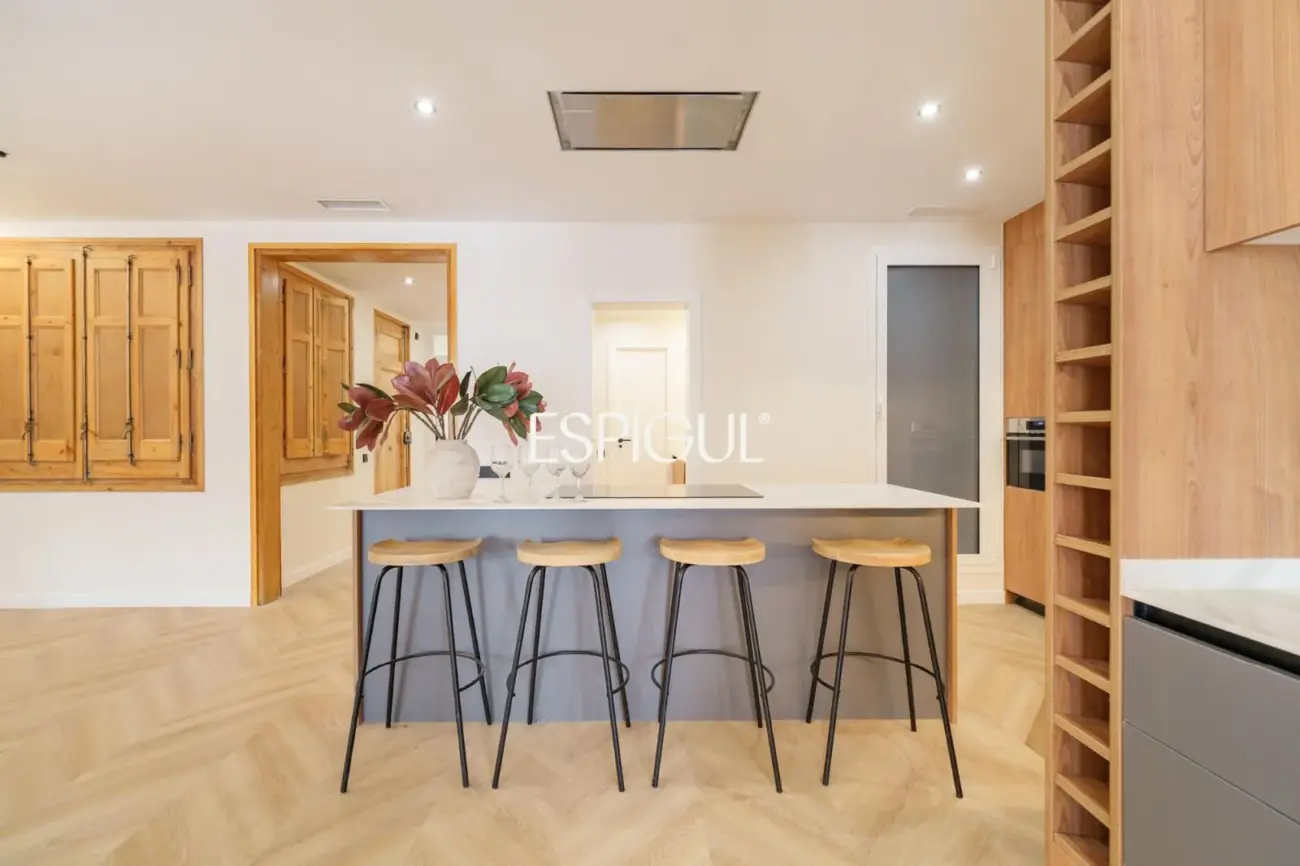 Exclusive Renovated Property for Sale on Carrer de Muntaner
