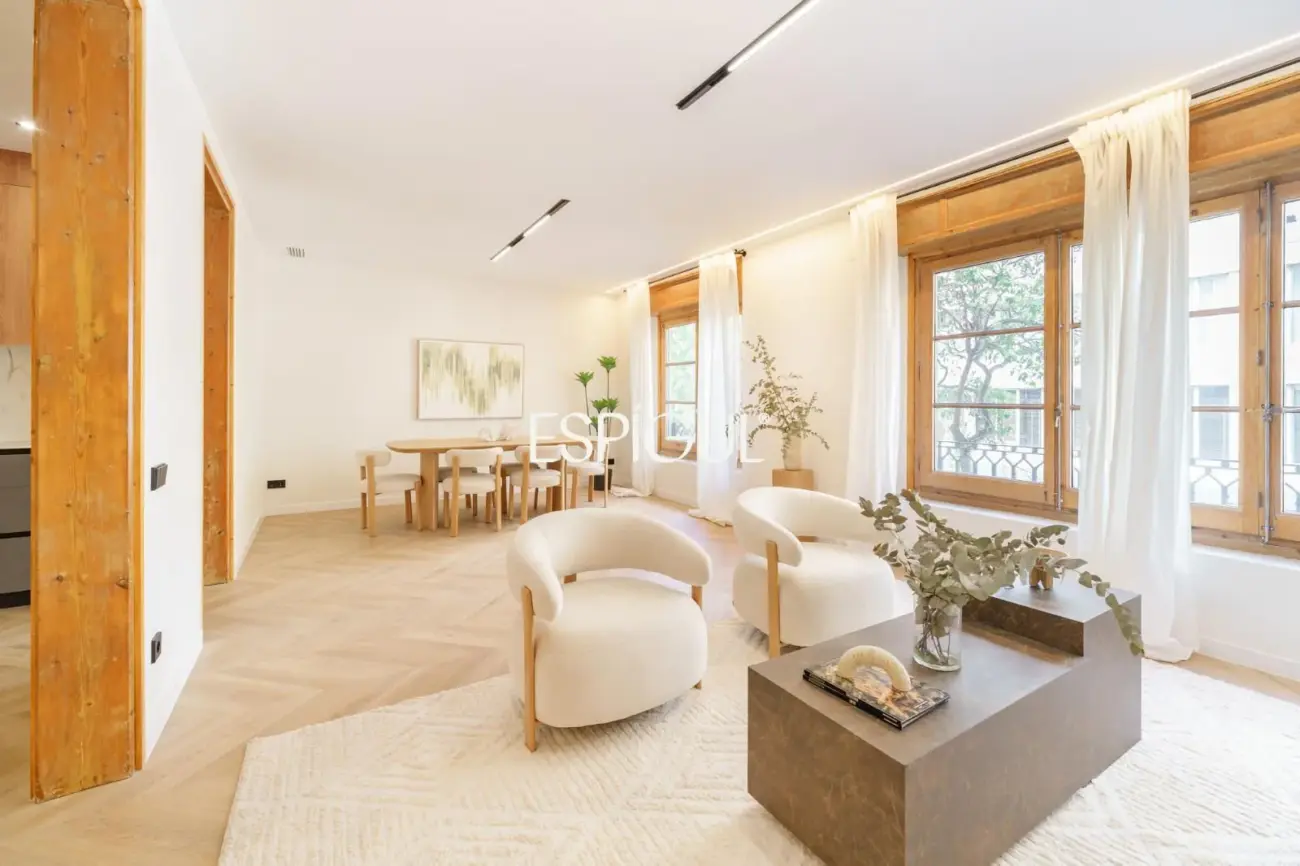 Exclusive Renovated Property for Sale on Carrer de Muntaner