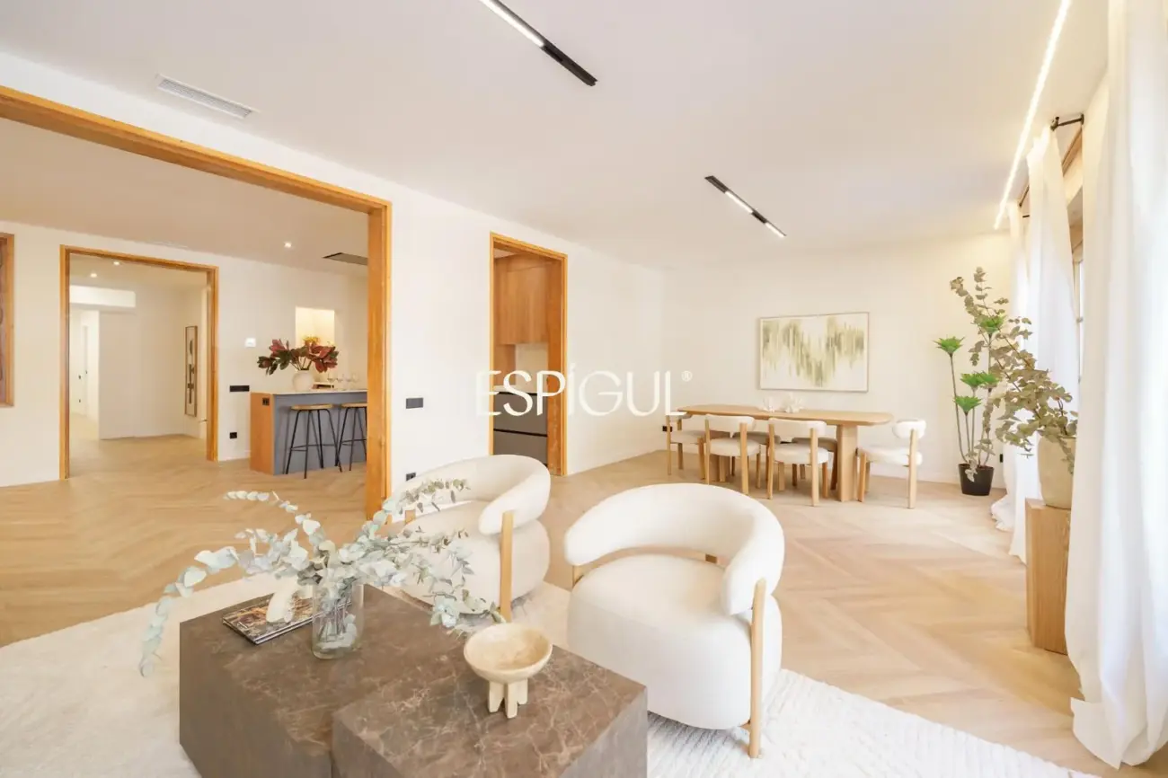 Exclusive Renovated Property for Sale on Carrer de Muntaner