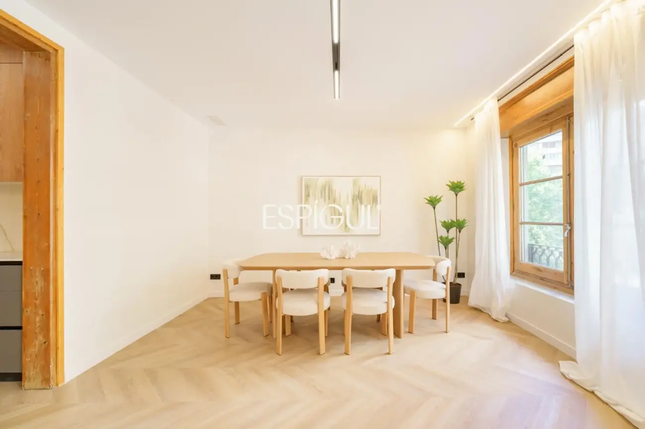 Exclusive Renovated Property for Sale on Carrer de Muntaner