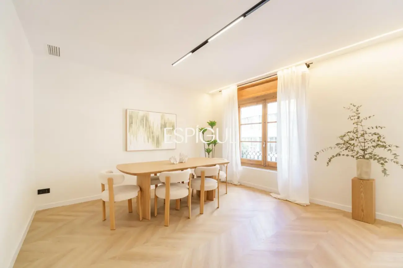 Exclusive Renovated Property for Sale on Carrer de Muntaner