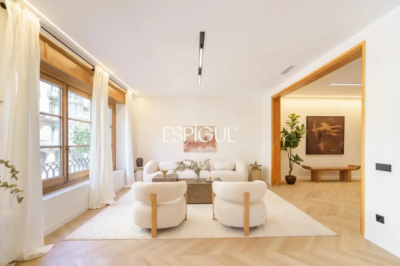 Exclusive Renovated Property for Sale on Carrer de Muntaner