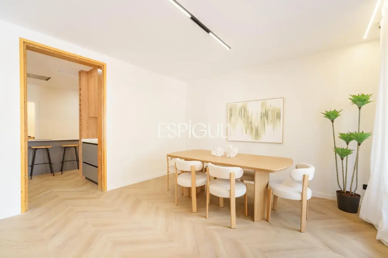 Exclusive Renovated Property for Sale on Carrer de Muntaner
