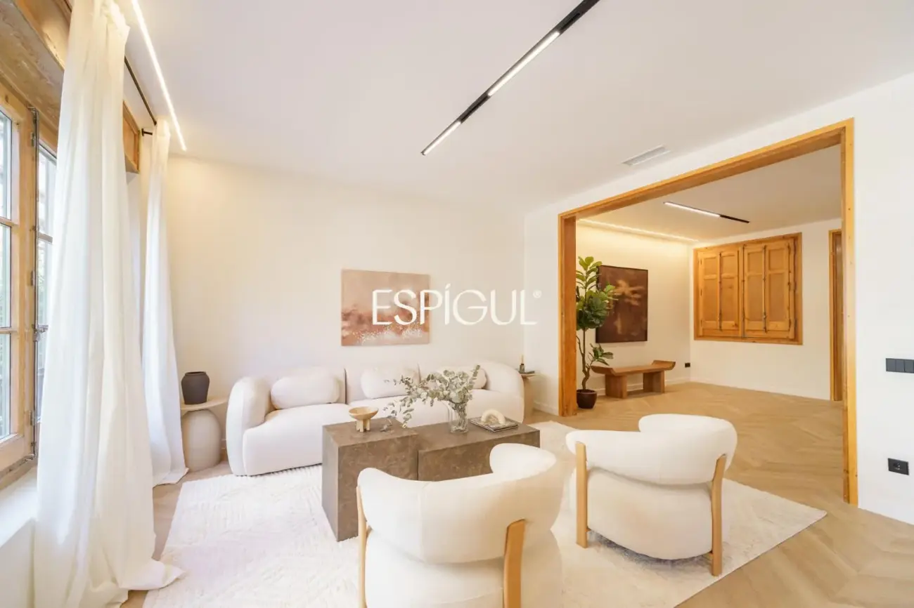 Exclusive Renovated Property for Sale on Carrer de Muntaner