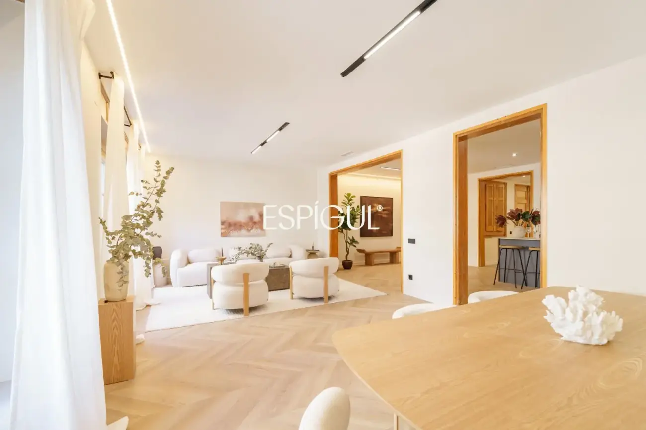 Exclusive Renovated Property for Sale on Carrer de Muntaner