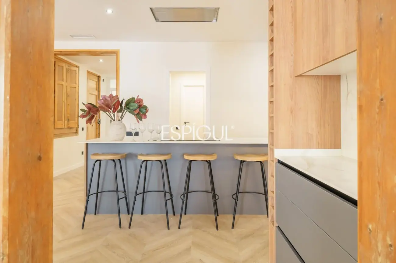 Exclusive Renovated Property for Sale on Carrer de Muntaner