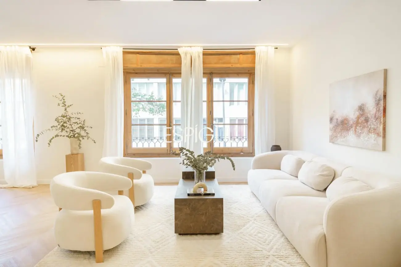 Exclusive Renovated Property for Sale on Carrer de Muntaner
