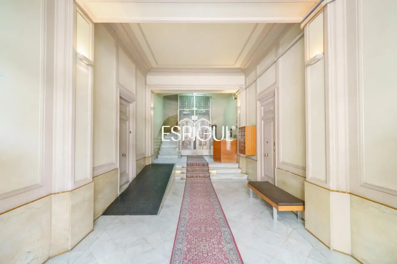 Exclusive Renovated Property for Sale on Carrer de Muntaner