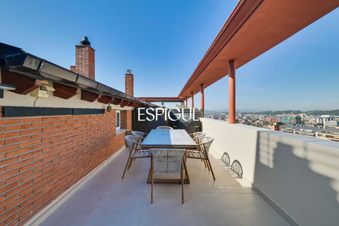 Exclusivo ático dúplex de diseño con terrazas panorámicas en la Font Verda de Granollers