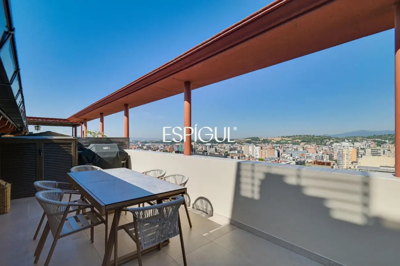 Exclusivo ático dúplex de diseño con terrazas panorámicas en la Font Verda de Granollers