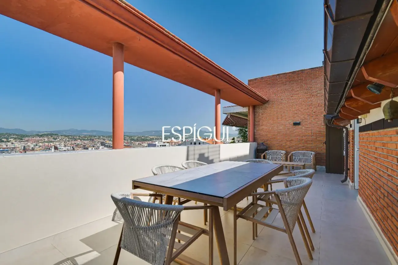 Exclusivo ático dúplex de diseño con terrazas panorámicas en la Font Verda de Granollers
