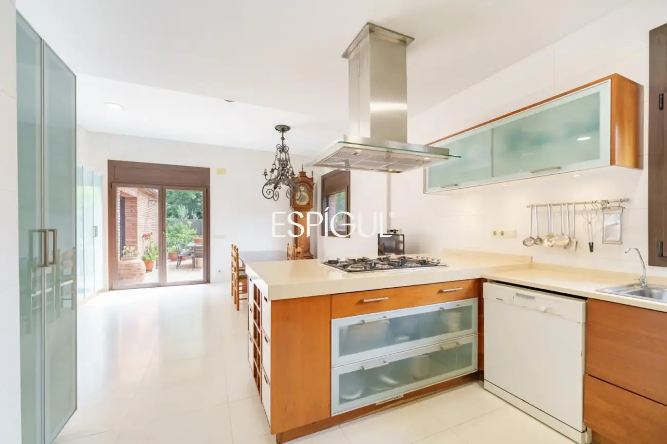 Stunning house for sale with a private pool in Valldoreix, Sant Cugat del Vallès