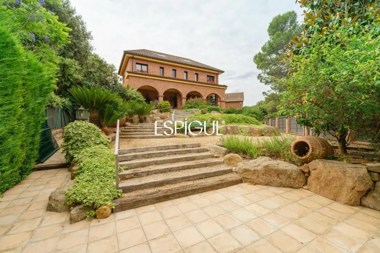 Stunning house for sale with a private pool in Valldoreix, Sant Cugat del Vallès