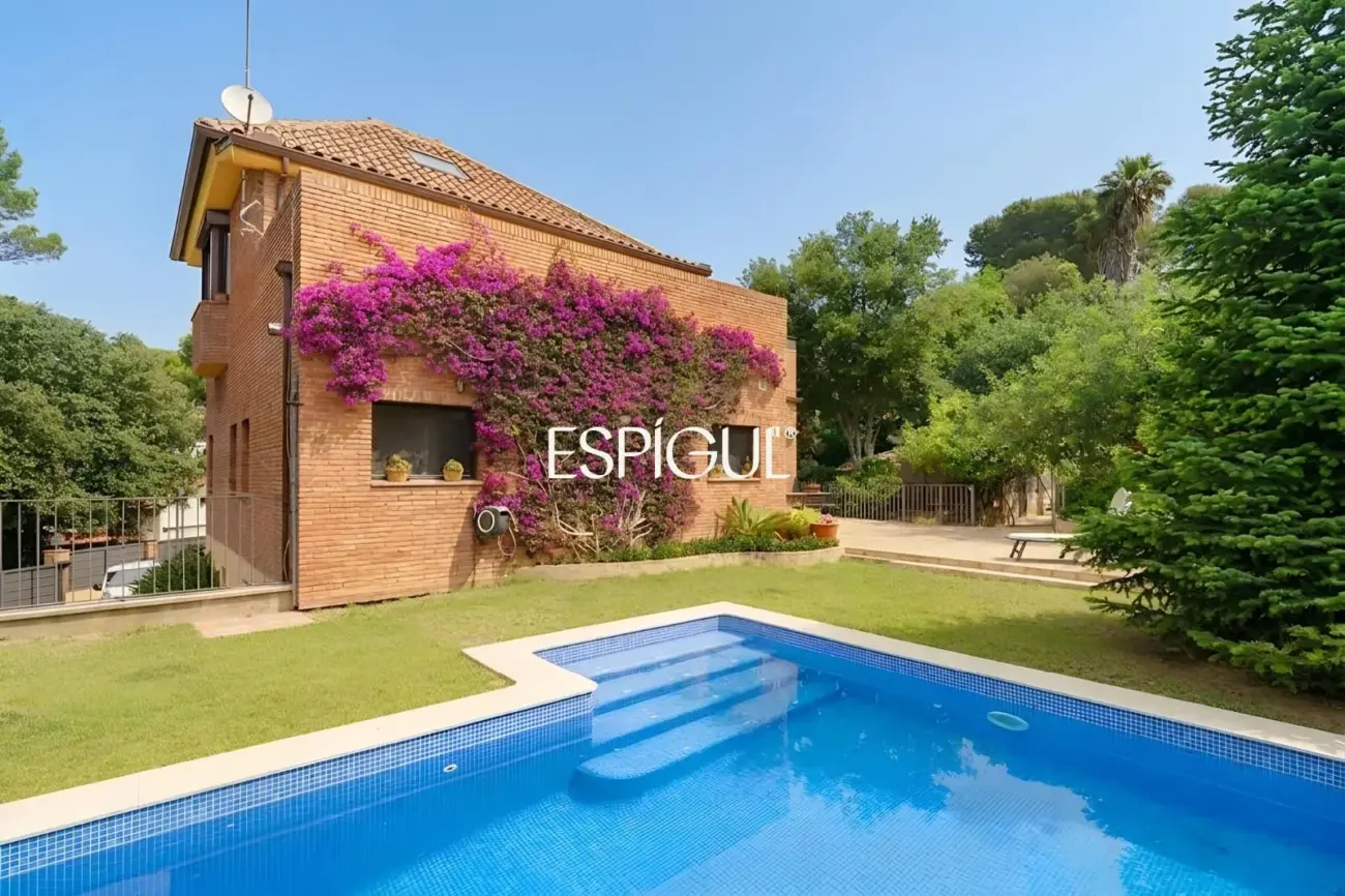 Stunning house for sale with a private pool in Valldoreix, Sant Cugat del Vallès