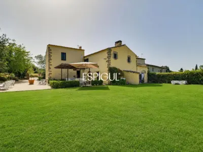 Masia catalana del segle XVIII amb llicència turística
