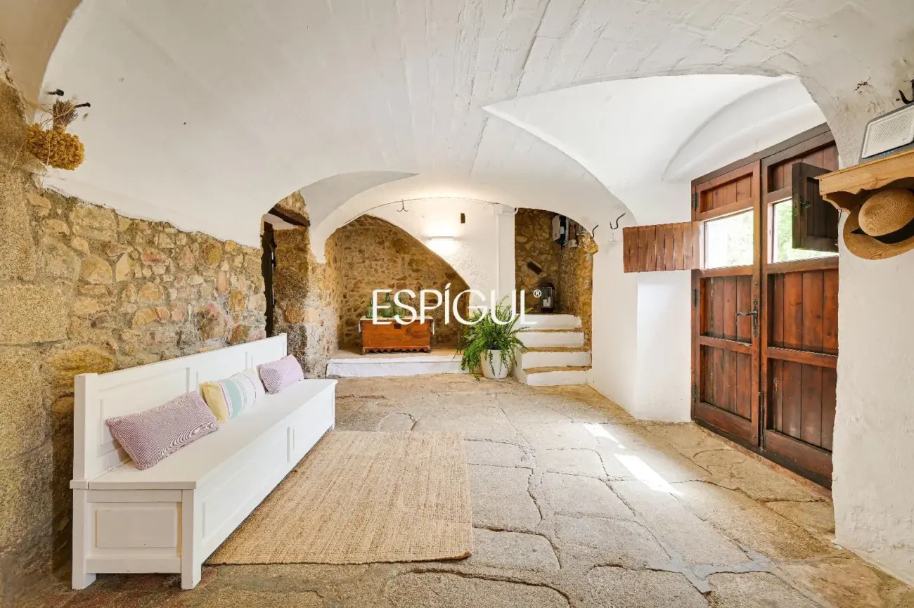 Masia catalana del segle XVIII amb llicència turística