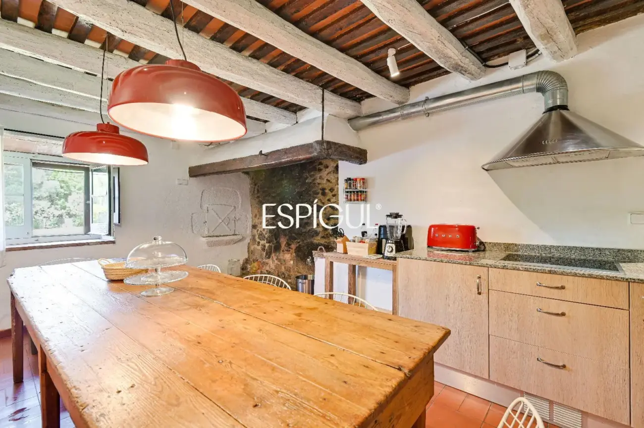 Masia catalana del segle XVIII amb llicència turística