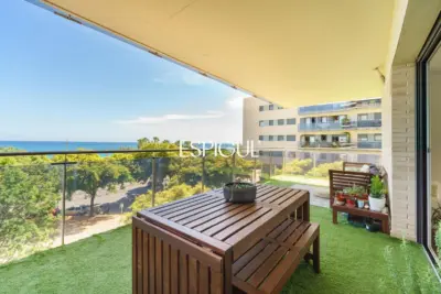 Semi-new seafront apartment in Mataró