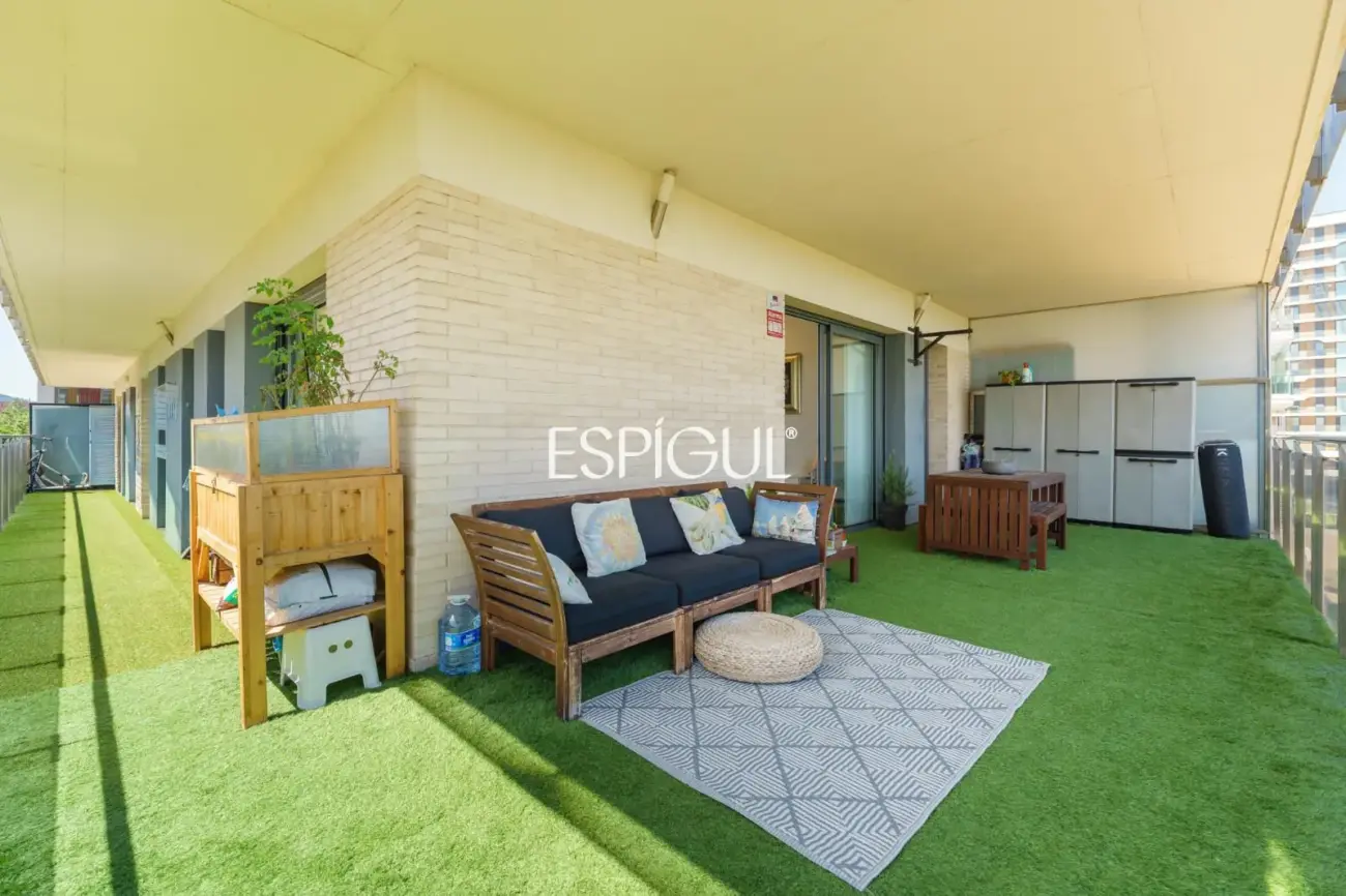 Semi-new seafront apartment in Mataró