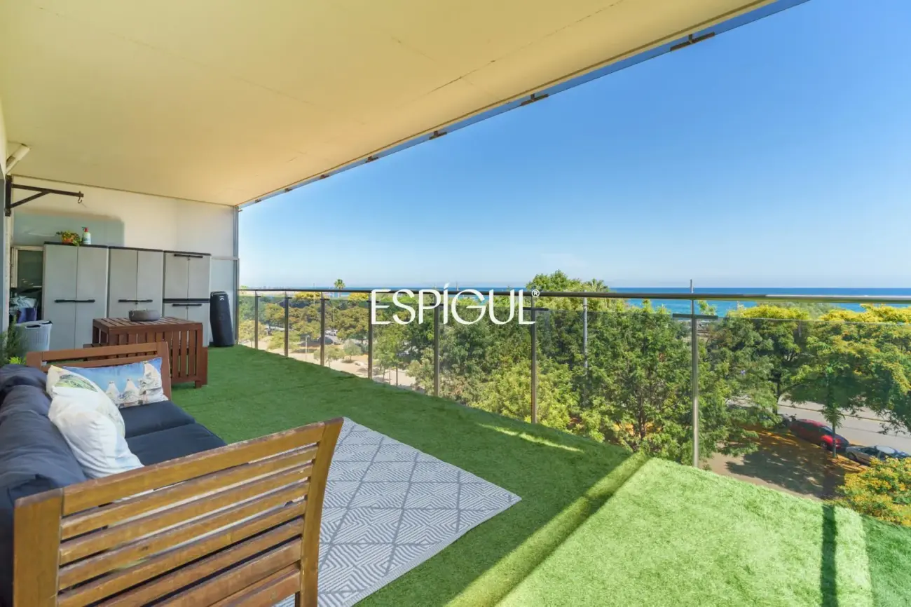 Semi-new seafront apartment in Mataró
