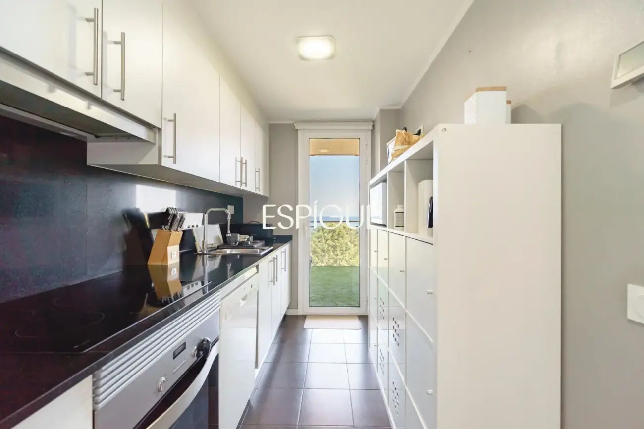 Semi-new seafront apartment in Mataró