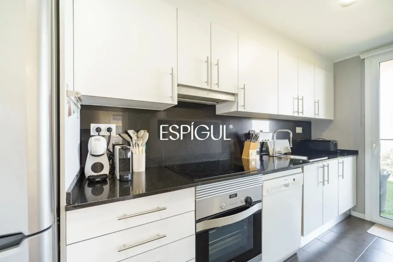Semi-new seafront apartment in Mataró