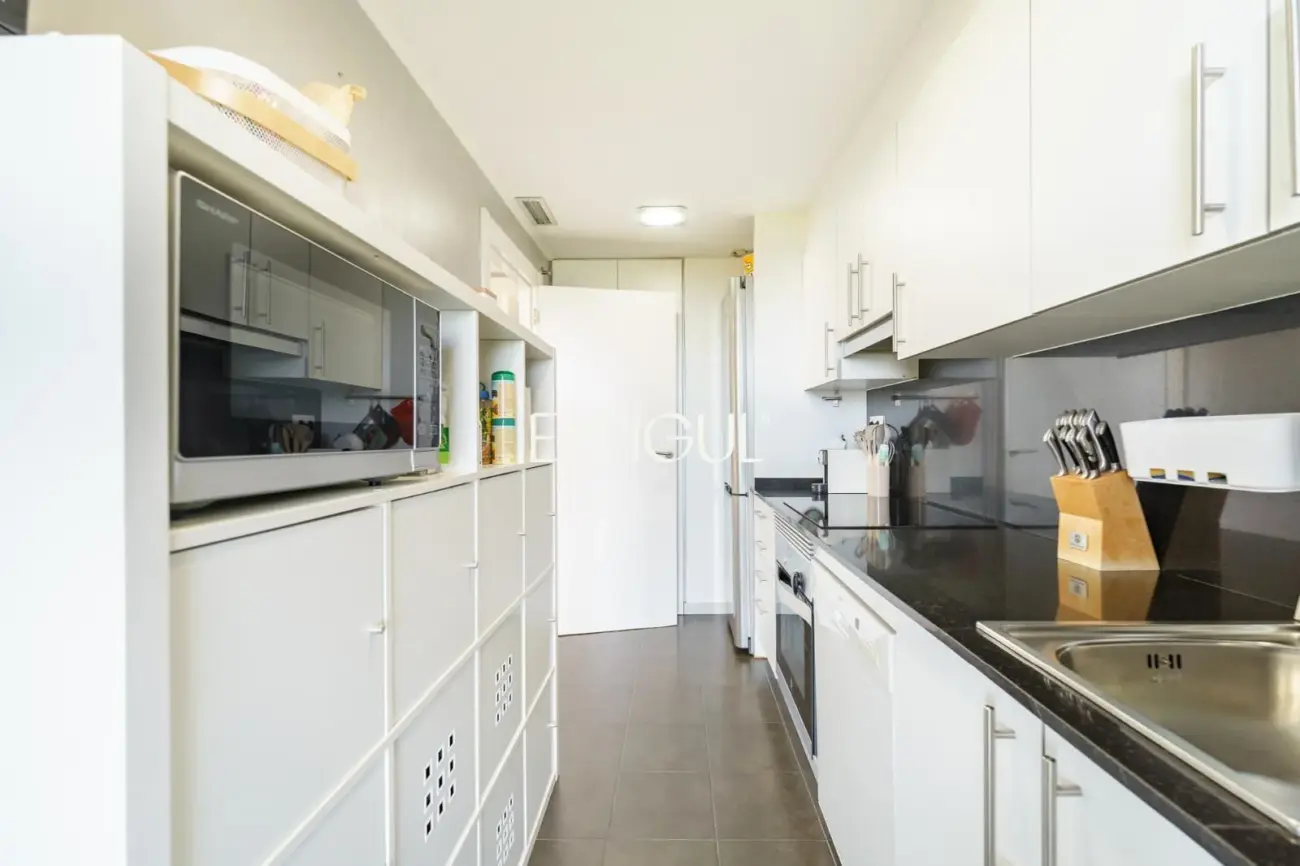 Semi-new seafront apartment in Mataró