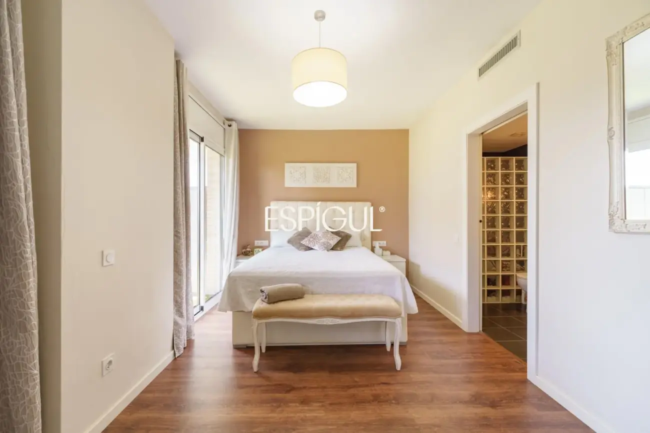 Semi-new seafront apartment in Mataró