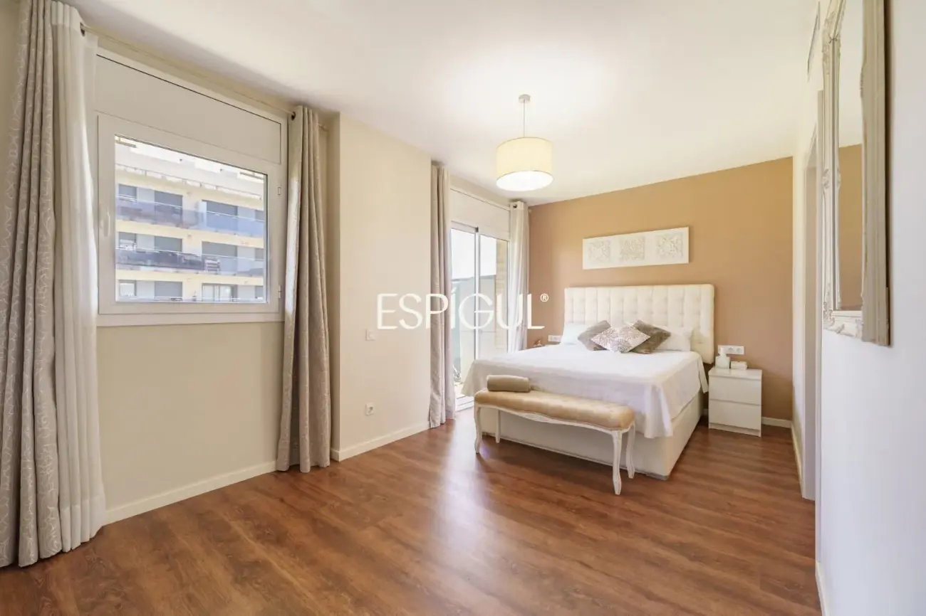 Semi-new seafront apartment in Mataró