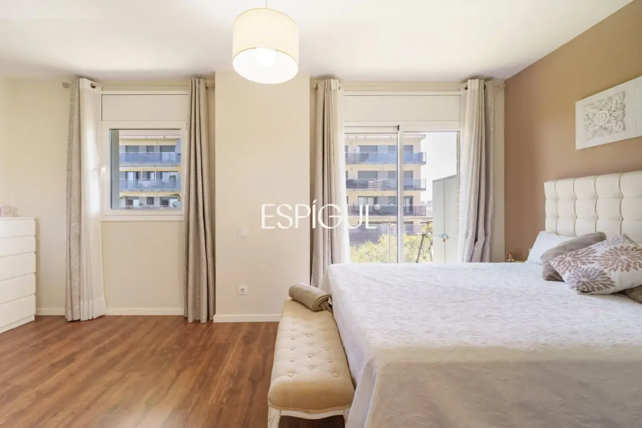 Semi-new seafront apartment in Mataró