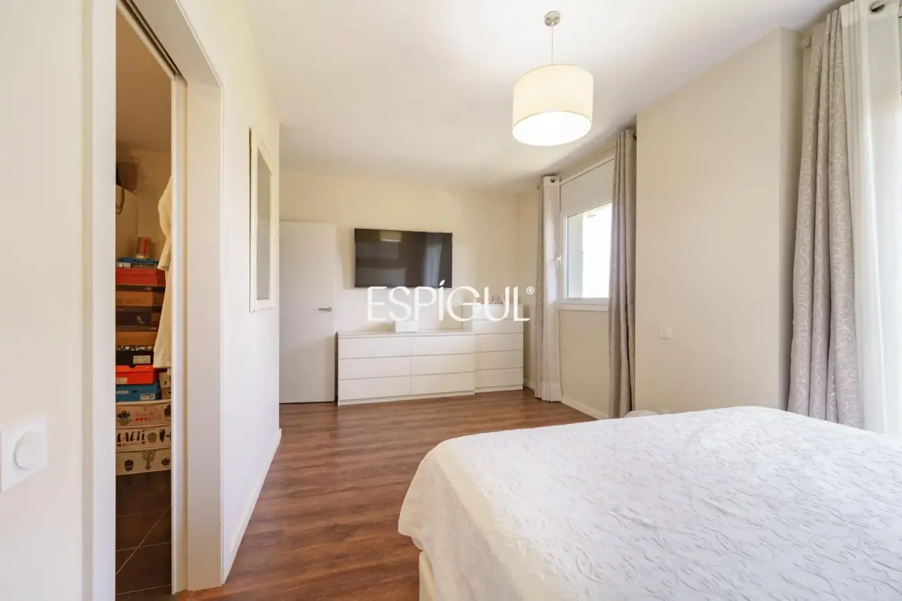 Semi-new seafront apartment in Mataró