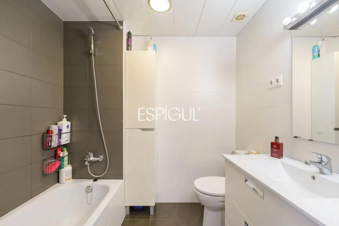 Semi-new seafront apartment in Mataró
