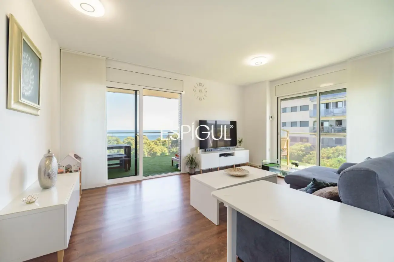 Semi-new seafront apartment in Mataró