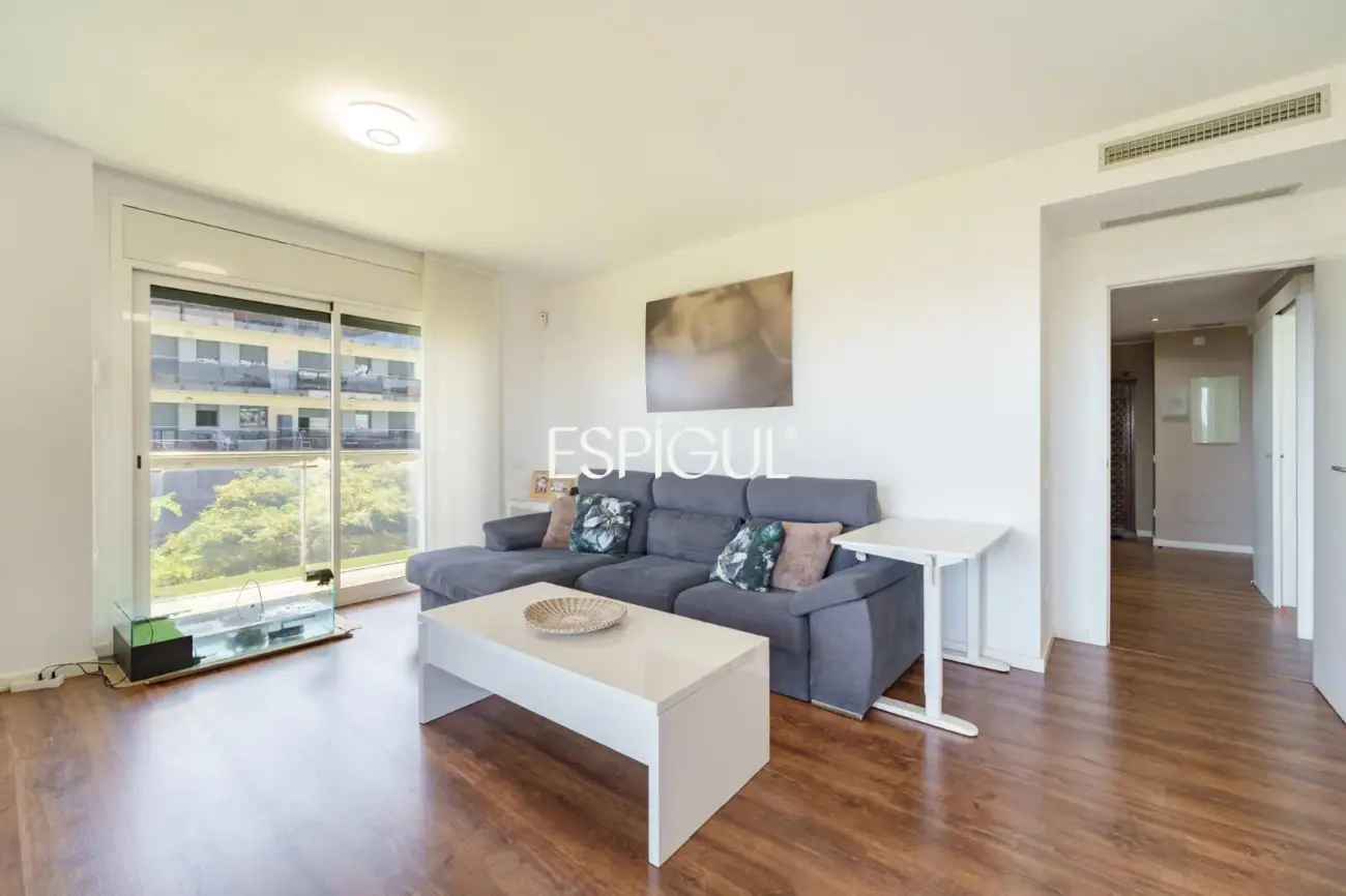 Semi-new seafront apartment in Mataró
