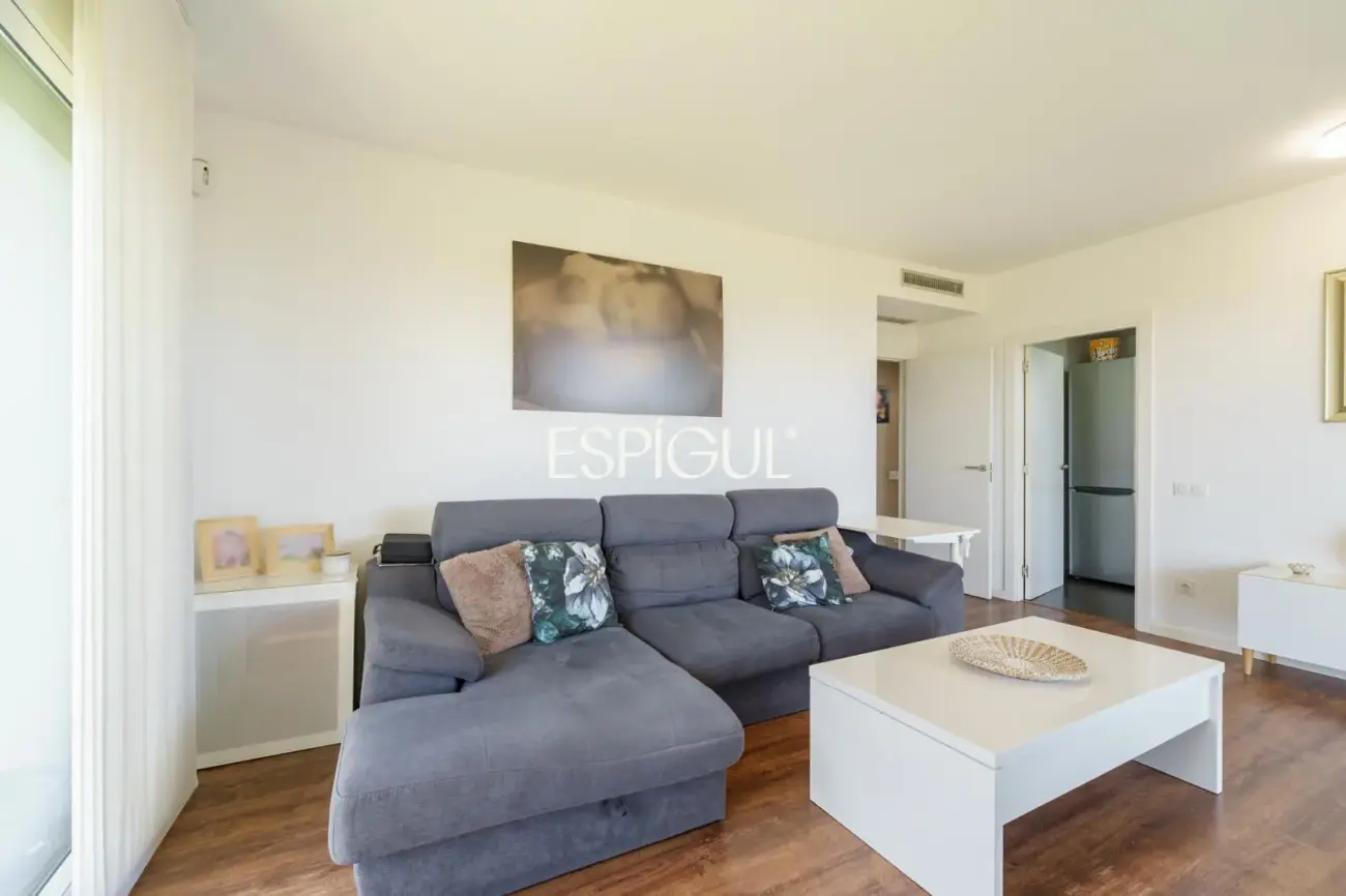 Semi-new seafront apartment in Mataró