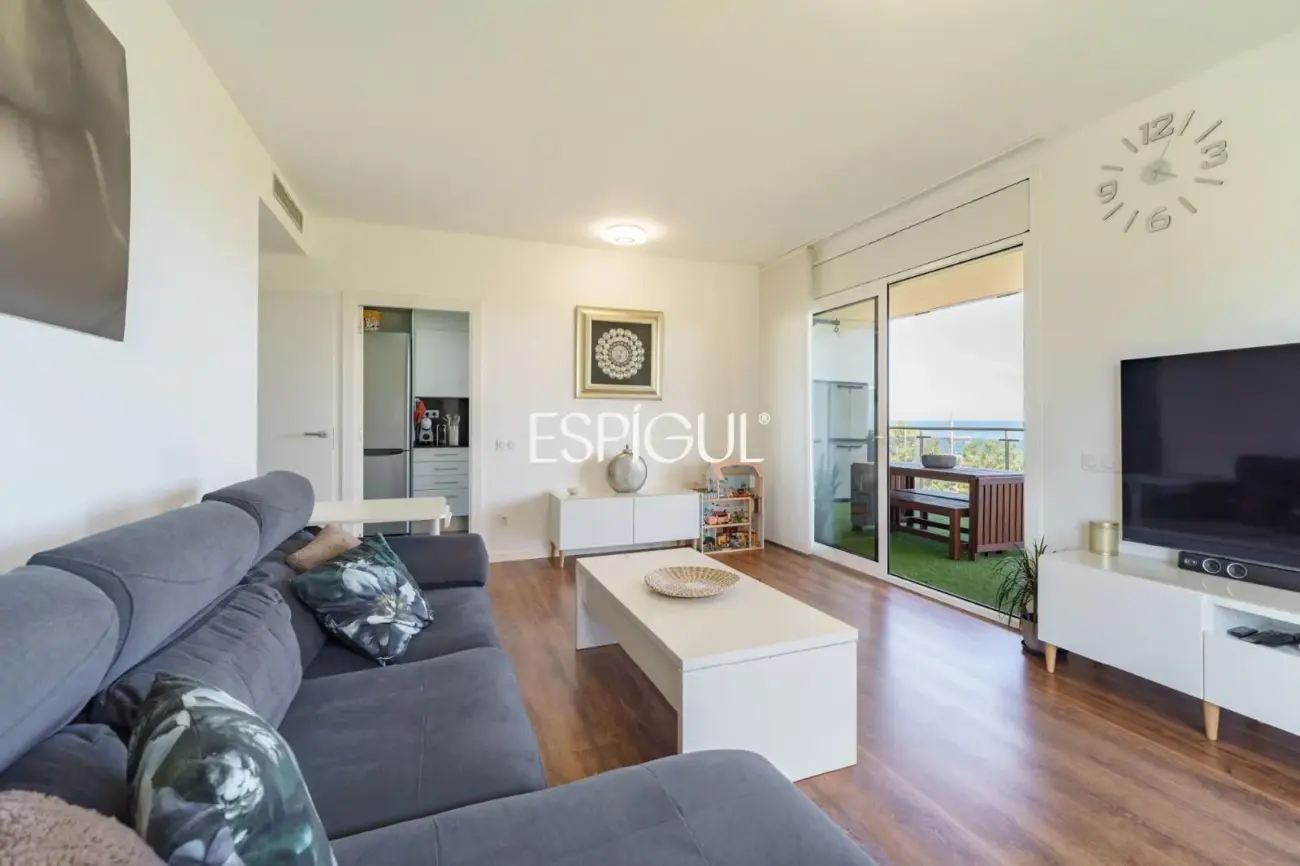 Semi-new seafront apartment in Mataró