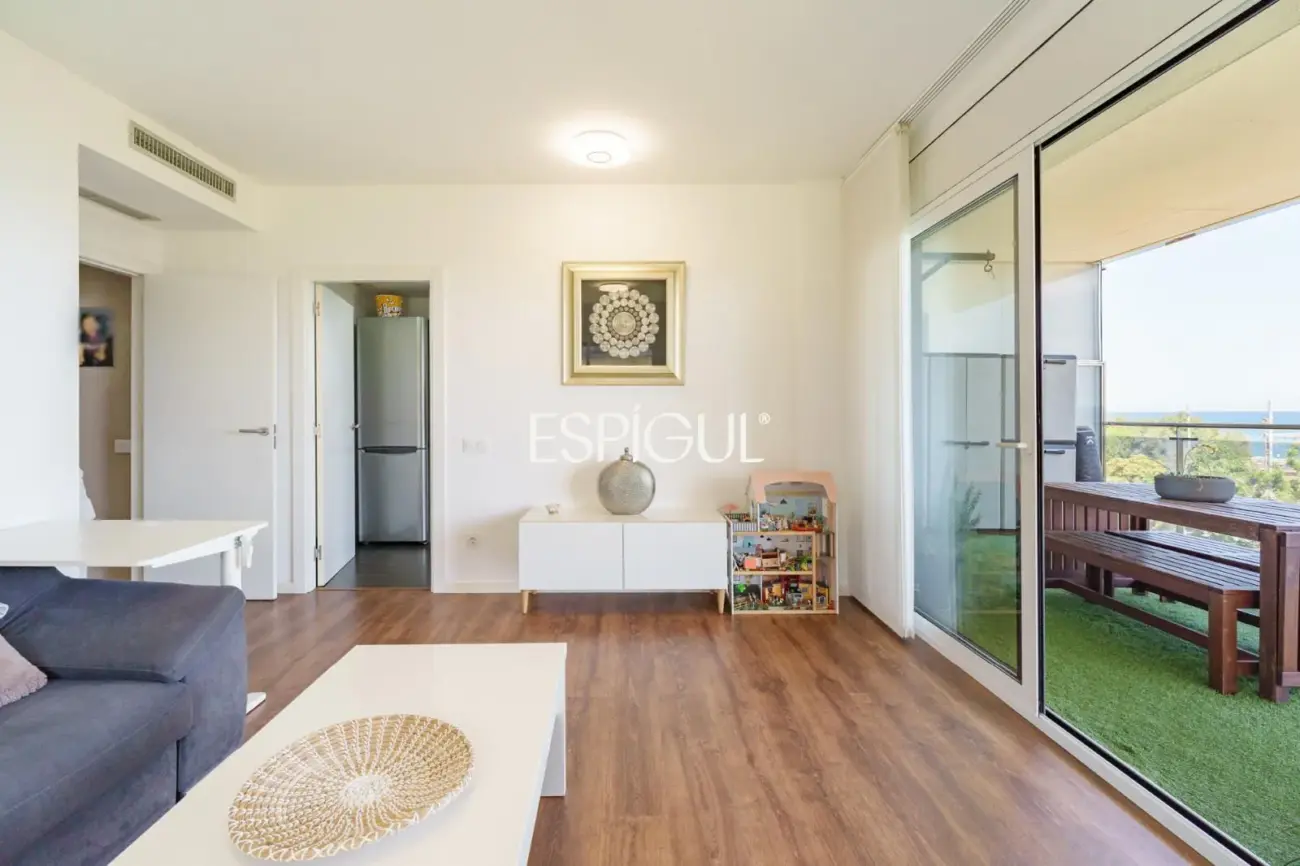Semi-new seafront apartment in Mataró