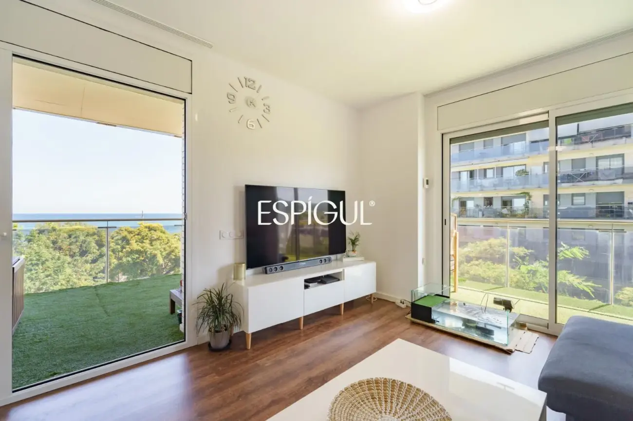 Semi-new seafront apartment in Mataró