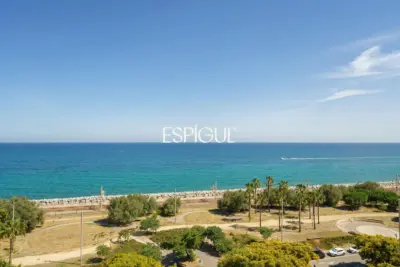 Semi-new seafront apartment in Mataró