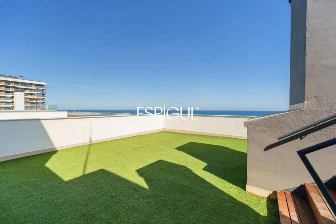 Semi-new seafront apartment in Mataró
