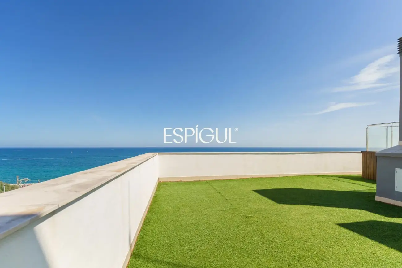 Semi-new seafront apartment in Mataró