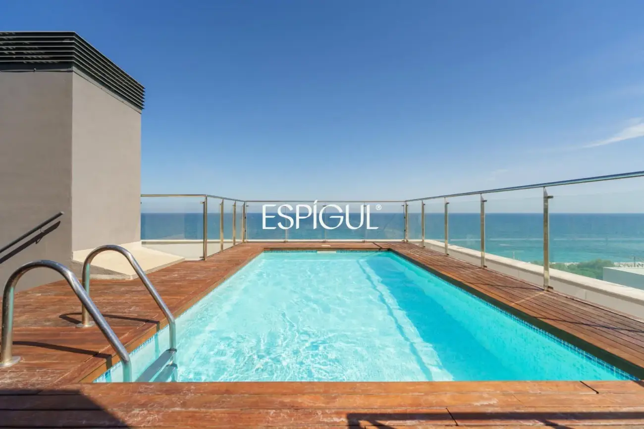 Semi-new seafront apartment in Mataró