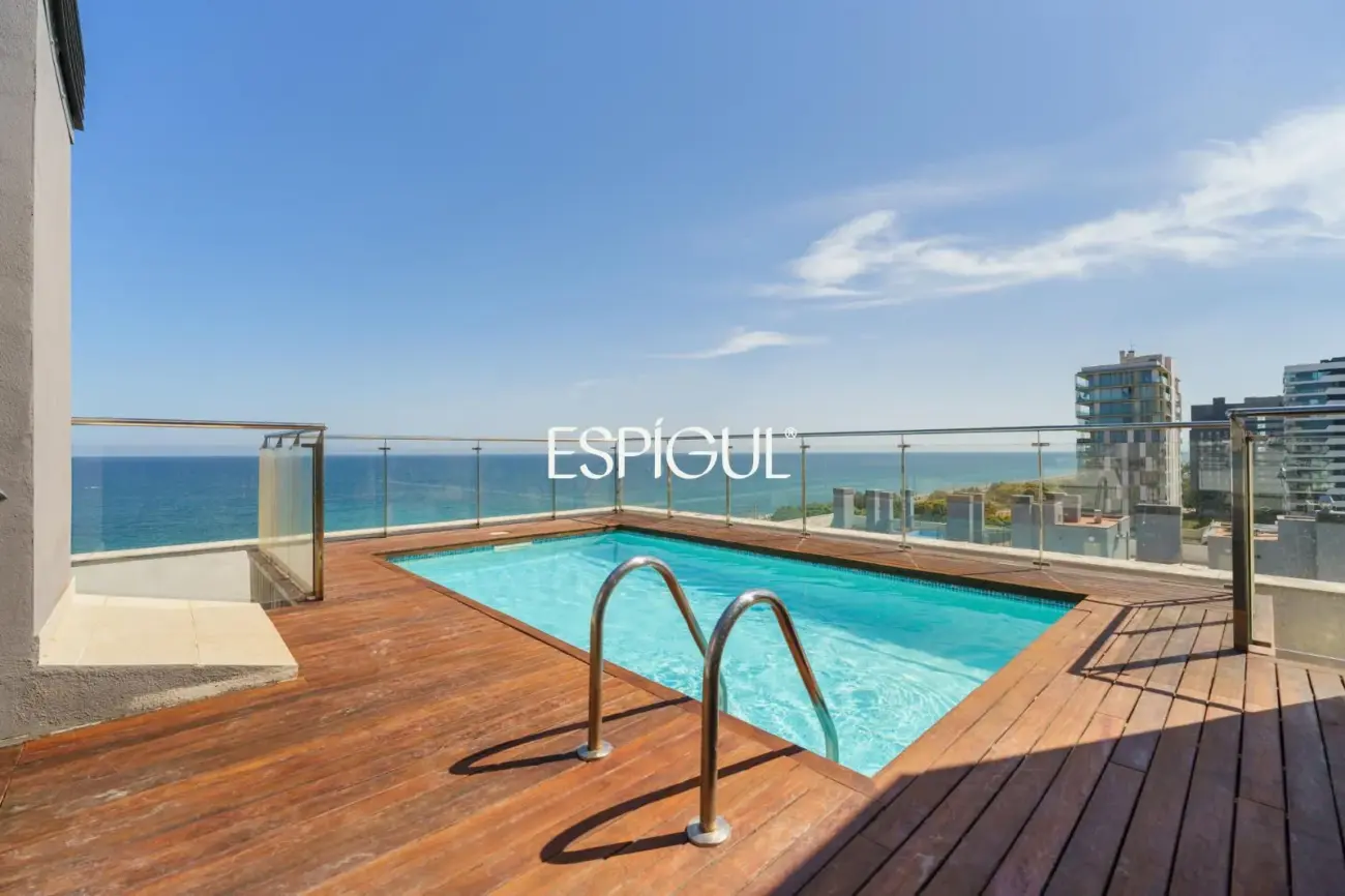 Semi-new seafront apartment in Mataró